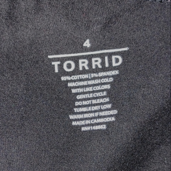 🍒NWT Torrid cherry capri leggings - Picture 7 of 7